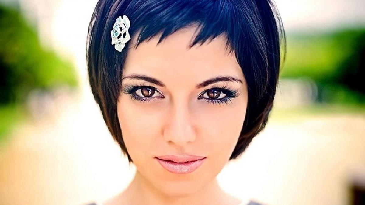 Korotkie Strizhki S Chelkoj Modnyj Trend 2019 7 Modnyh Obrazov Foto