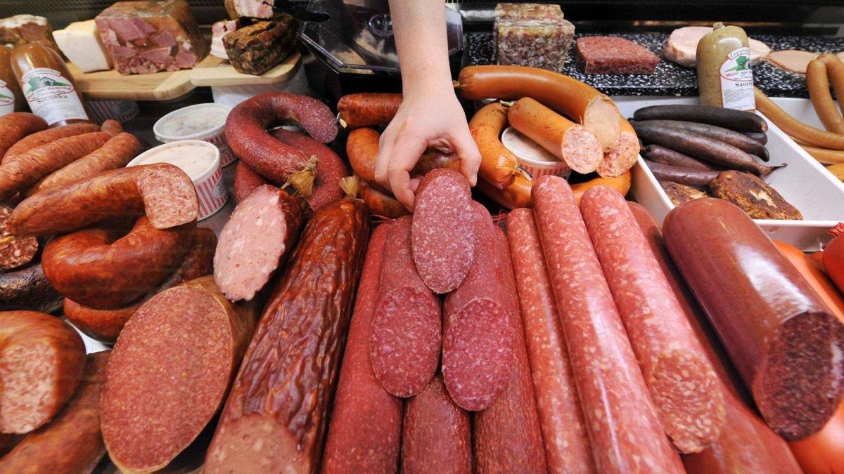 Как выбрать нормальную колбасу, раскрыли эксперты "Роскачества" В «Роскачестве» рассказали о правильном выборе колбасы