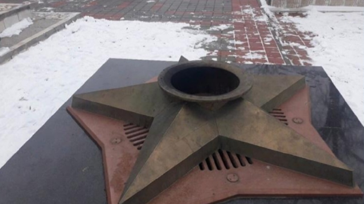 В городе Астраханской области погас вечный огонь Погас вечный огонь