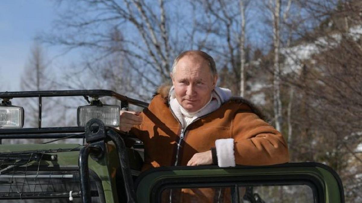 Где был ядерный чемоданчик, пока Путин наслаждался отдыхом Песков заявил, что ядерный чемоданчик всегда находится с Путиным