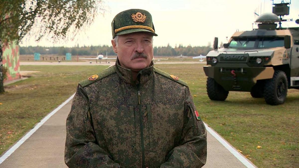 Лукашенко лишил званий более 80 бывших силовиков Лукашенко лишил званий более 80 бывших силовиков