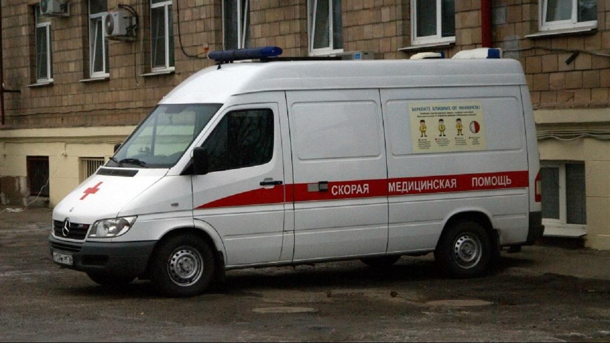 Пациент с коронавирусом выпал из окна третьего этажа российской больницы Пациент с коронавирусом выпал из окна третьего этажа российской больницы