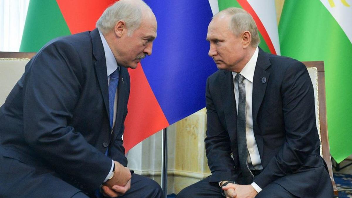 Александр Лукашенко и Владимир Путин Лукашенко захотел поговорить с лидерами ЕАЭС «с глазу на глаз»