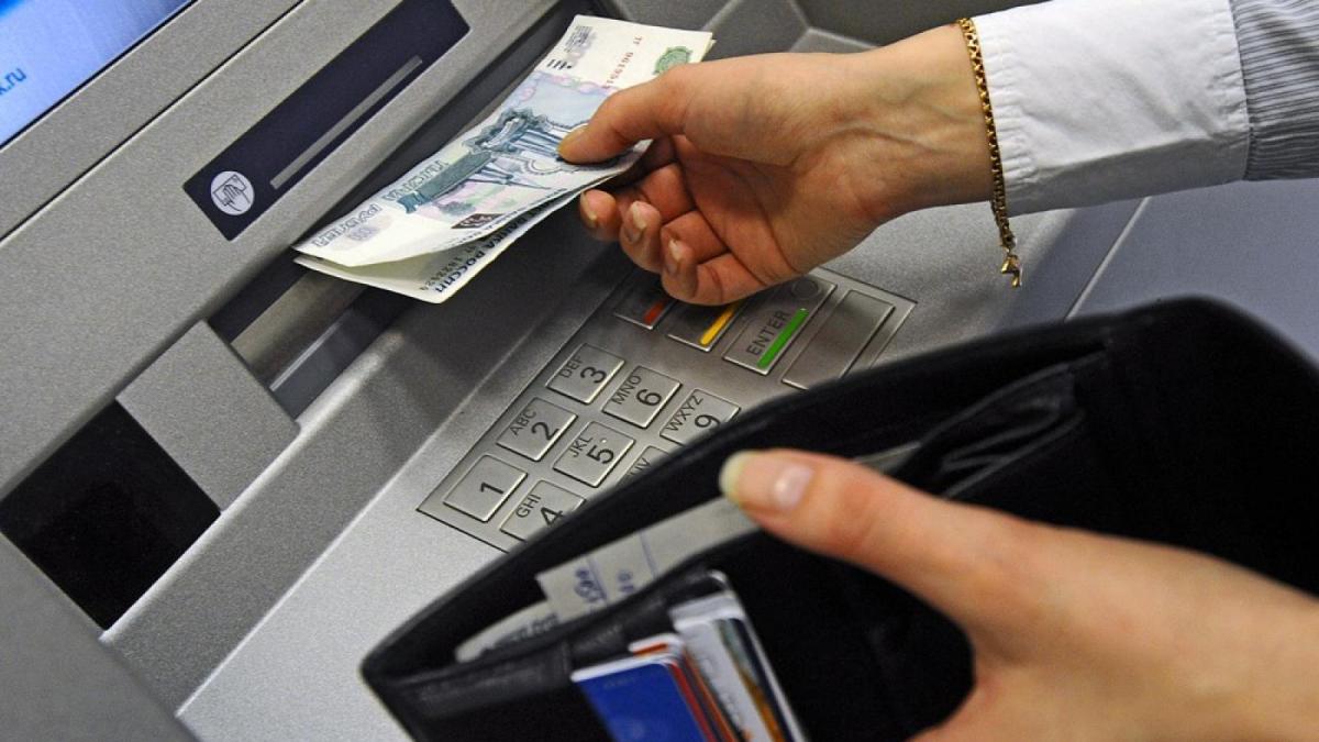 деньги в банкомате операции с наличными