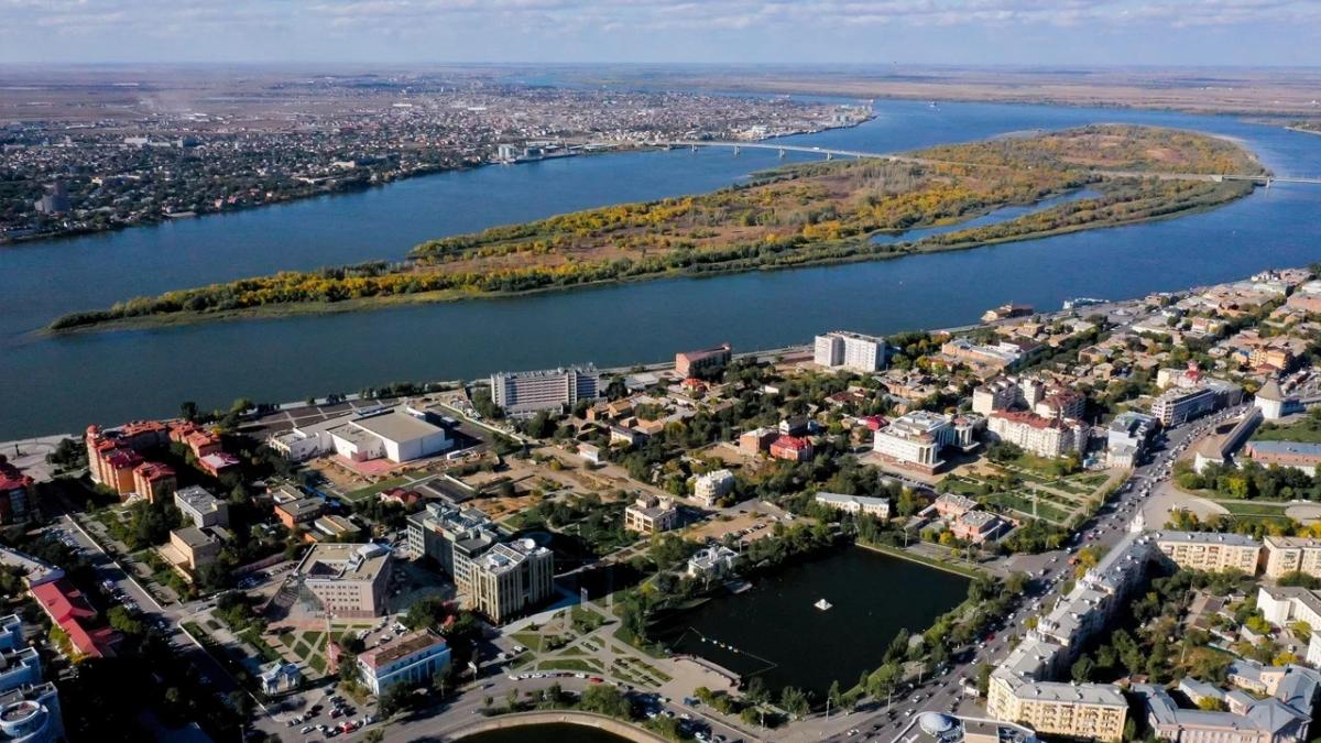 Астрахань, Волга