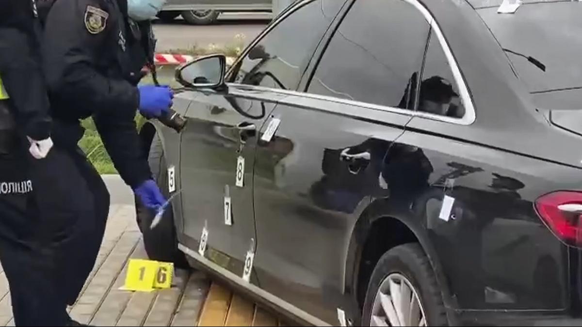 Автомобиль Audi, расстрелянный злоумышленниками Автомобиль Audi