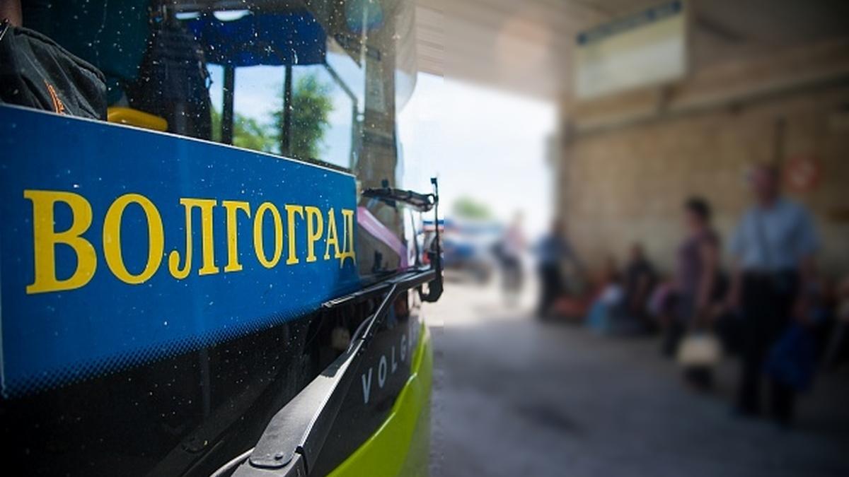 Пригородный автобус на автостанции в Волгограде Пригородный автобус на автостанции в Волгограде