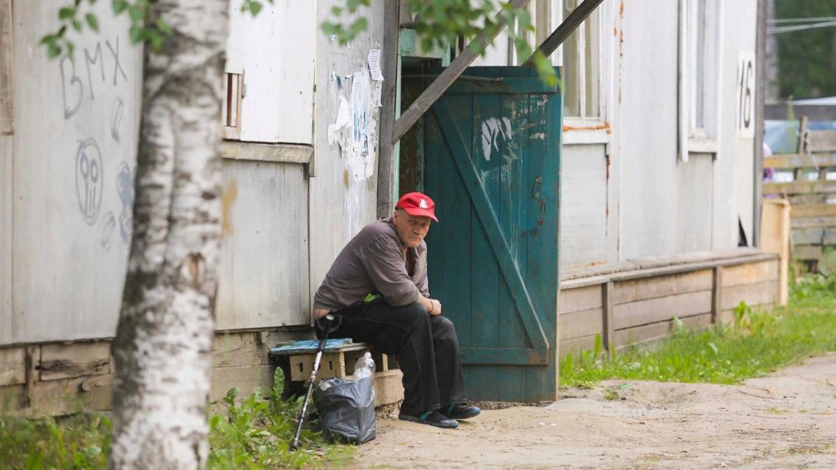Минтруд будет оценивать уровень бедности в РФ по-другому мужчина, нищета