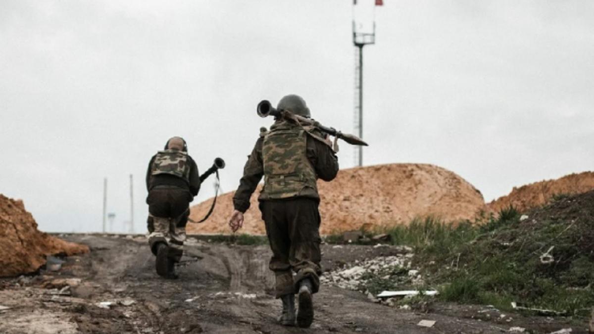 Украинские военные уходят Военные ВСУ в Донбассе