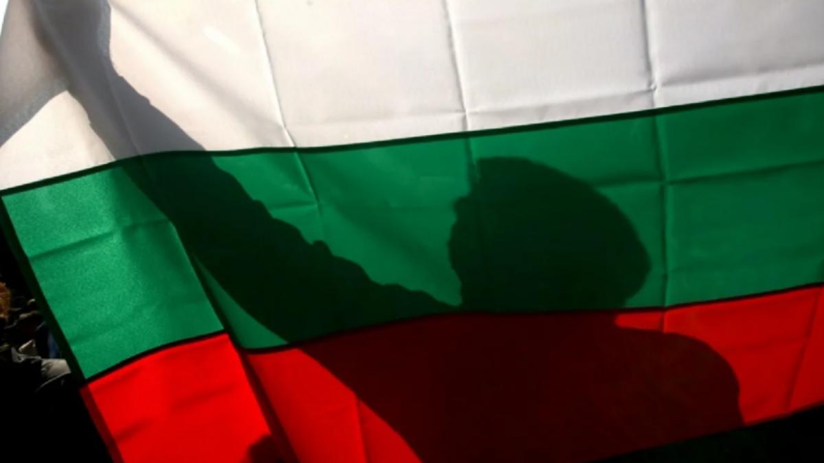 Болгарский флаг Крах шпионского скандала Чехии против России