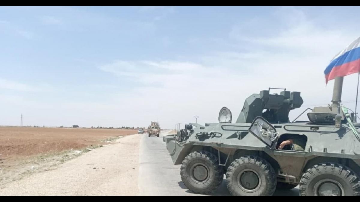 Кадры остановки колонны США в Сирии от военкоров Запрос по инциденту с БТР в Сирии вызвал недоумение представителя Пентагона