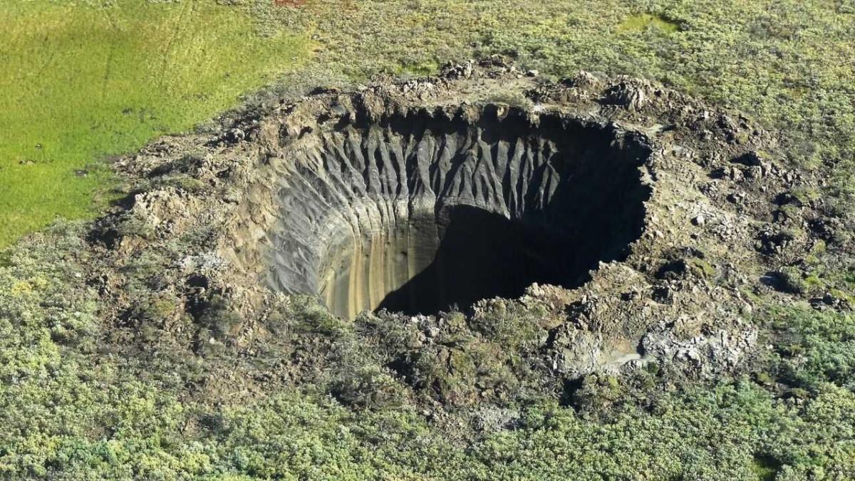 Тайна гигантских воронок в сибирской тундре раскрыта российскими учеными Ямал, кратер, сибирская тундра