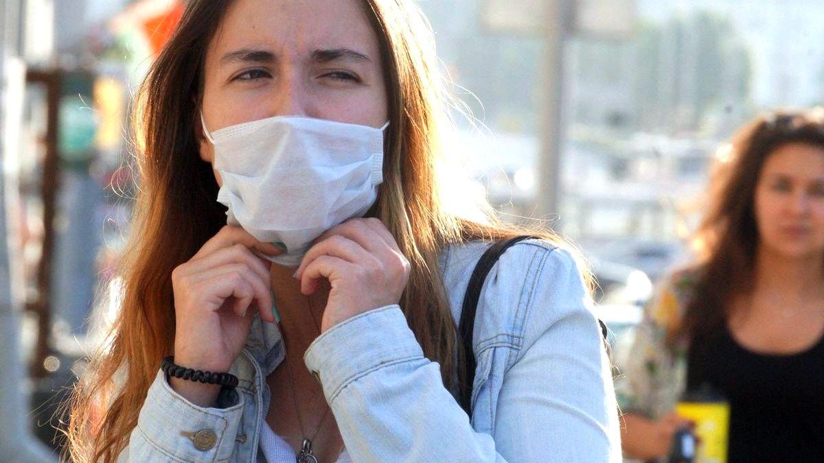 девушка в маске от коронавируса девушка в маске картинки