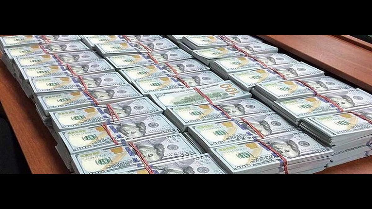 От долларовых заимствований придется отказаться, заявили в Минфине От долларовых заимствований придется отказаться, заявили в Минфине