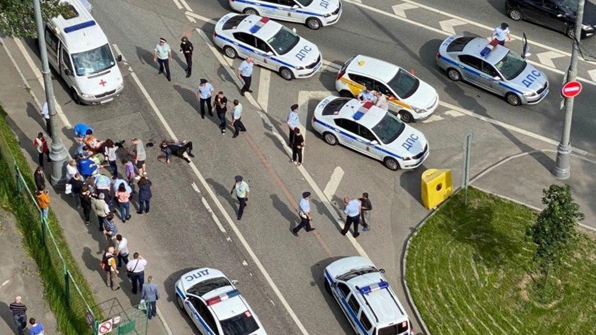 В Москве таксист открыл огонь по полицейским Происшествие в Москве