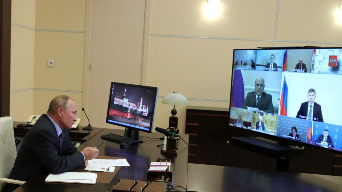 Президент РФ Владимир Путин провел совещание по экономическим вопросам совещание путина по экономическим вопросам фото