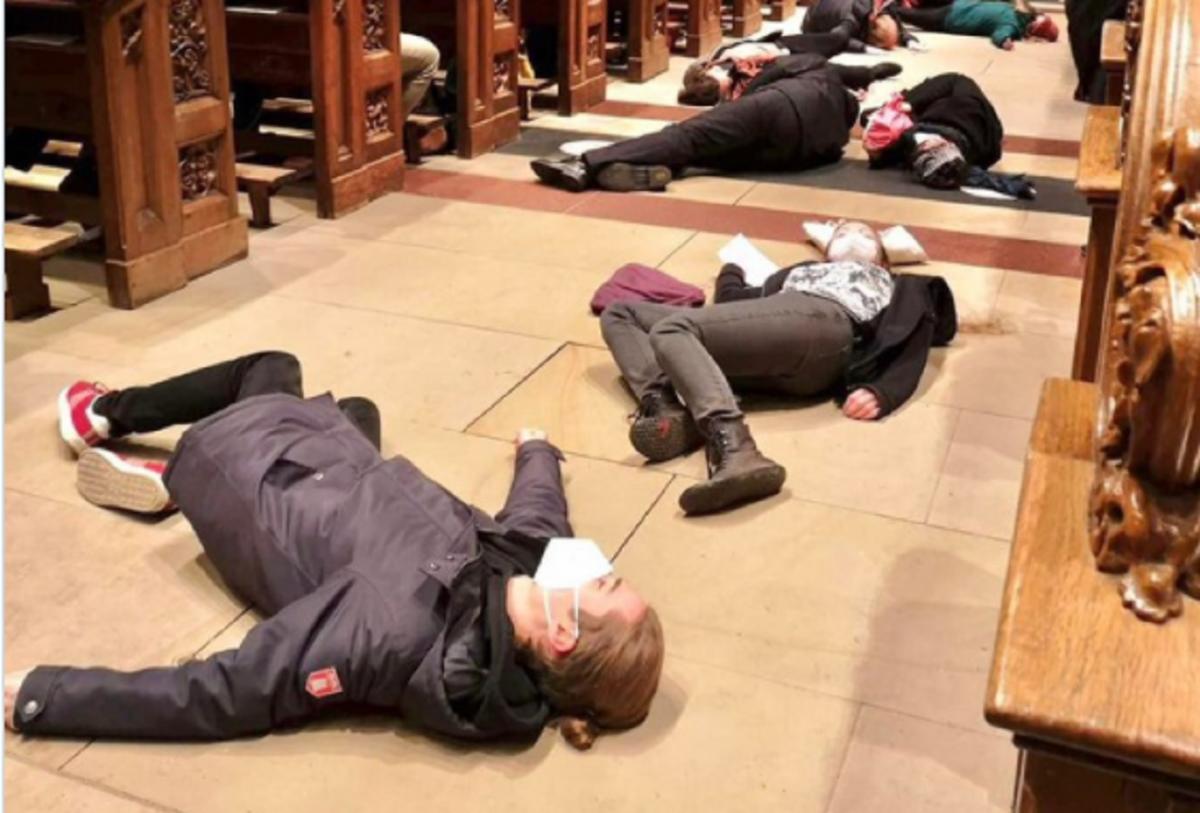 «Pащитники климата» сорвали мессу в Кёльнском соборе