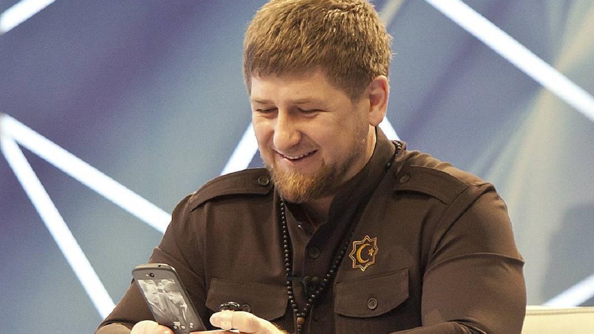 К раскрутке аккаунтов семьи Кадырова подключились Тимати, Джиган и Крид За подписку на каналы семьи Кадырова пообещали Rolls Royce