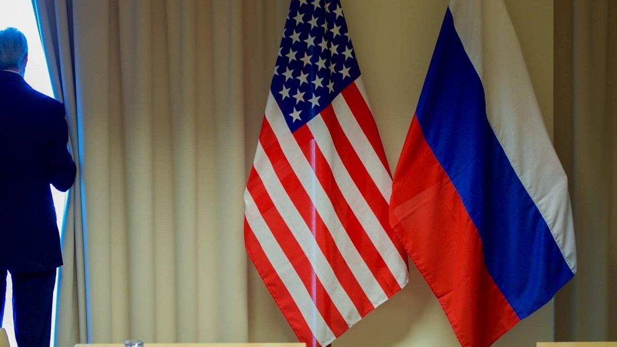 Флаги РФ и США Высылка дипломатов