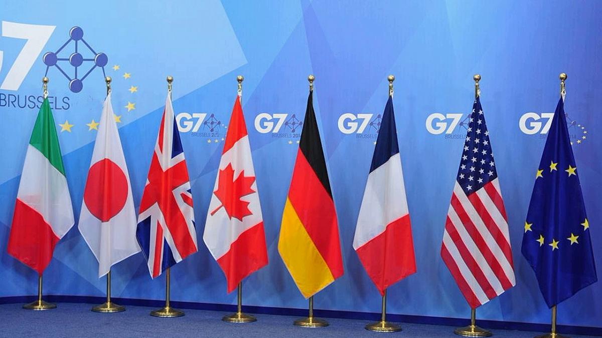 В Кремле прокомментировали идею Трампа пригласить РФ на саммит G7 Флаги стран G7