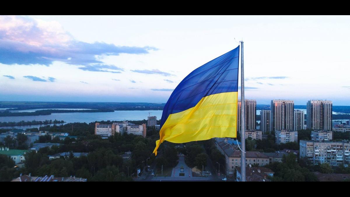 Флаг Украины в воздухе Флаг Украина