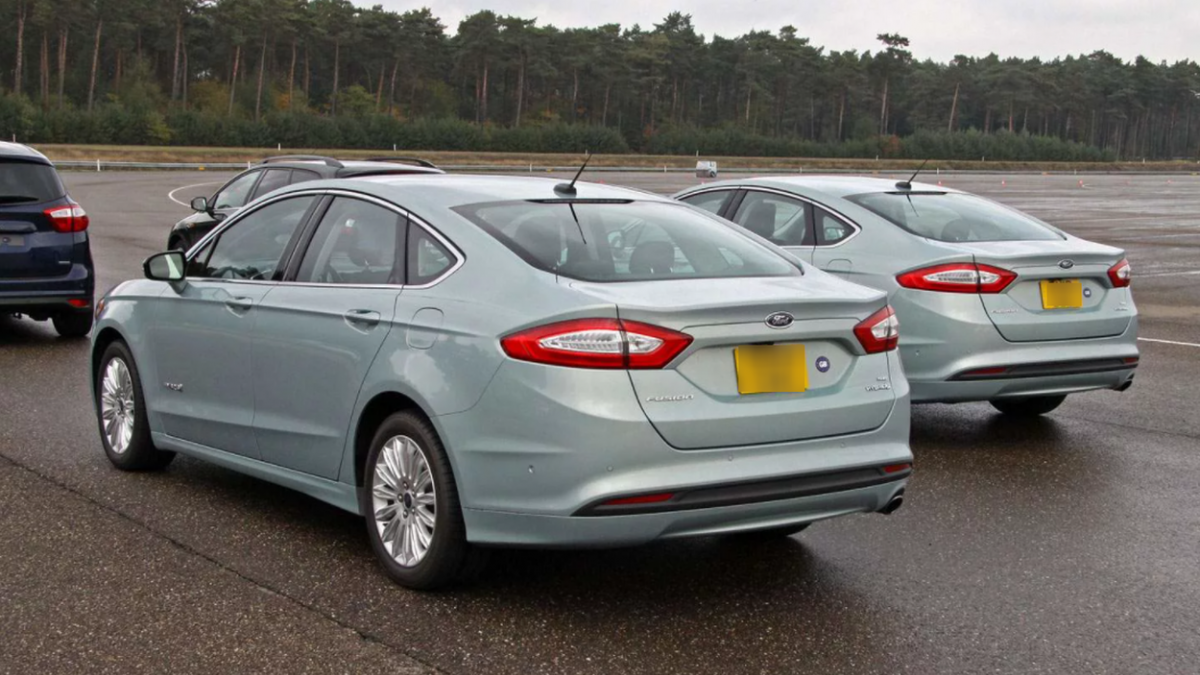 Ford Mondeo 2014 В России отзывают Ford из-за проблем с усилителем руля