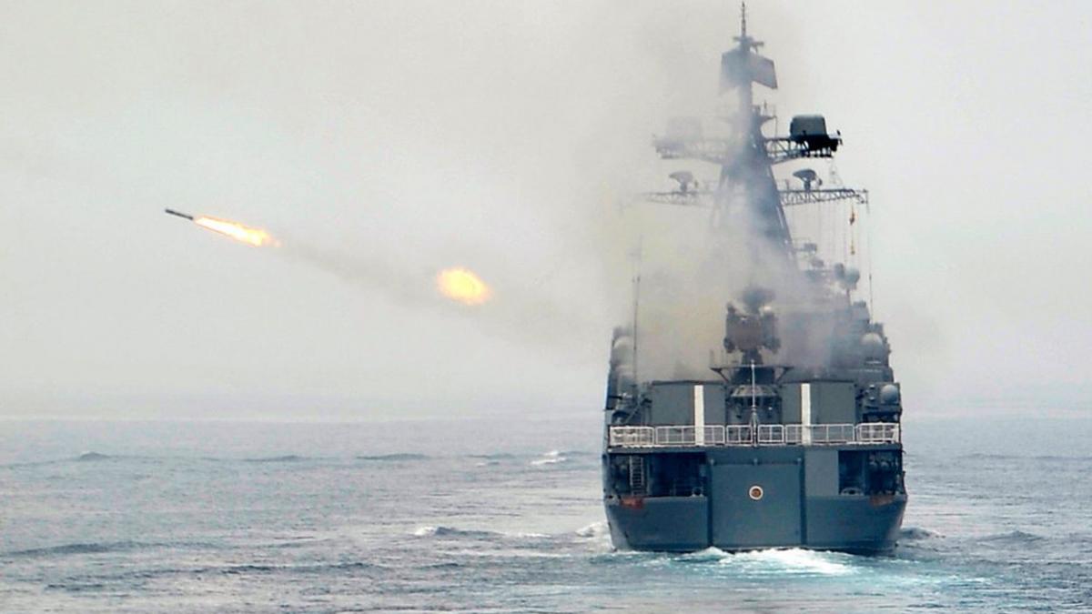 Фрегат "Маршал Шапошников" ВМФ РФ, открыв огонь, вынудил Японию звать на помощь США Фрегат "Маршал Шапошников" ВМФ РФ, открыв огонь, вынудил Японию звать на помощь США