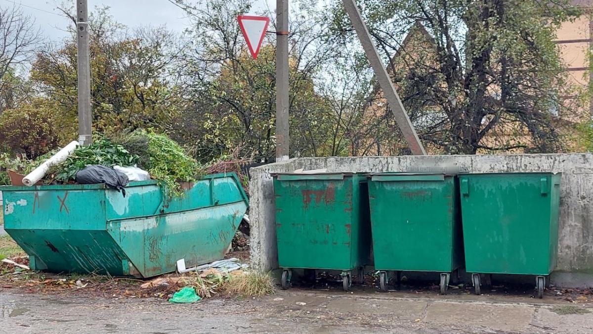 Пао трансконтейнер забайкальск. Контейнеровоз трансконтейнер. Складской контейнер. Контейнерный парк трансконтейнер. 9я228 контейнер.