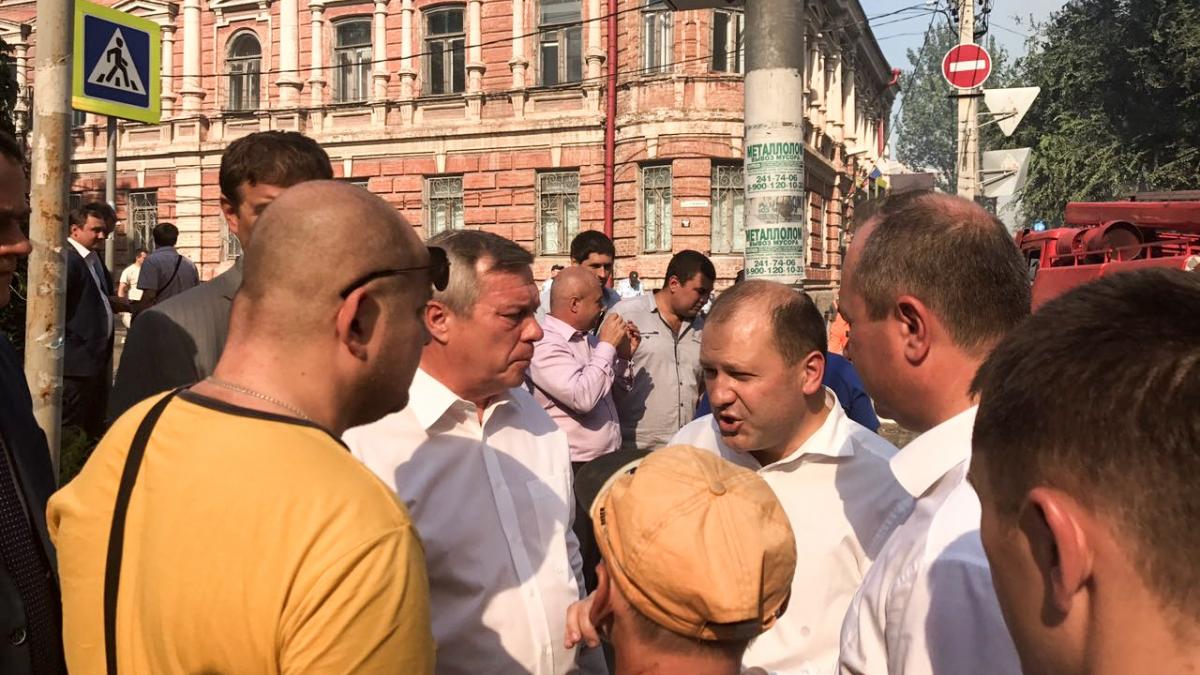 Пожар в центре Ростова вышел из-под контроля Пожар в центре Ростова вышел из-под контроля