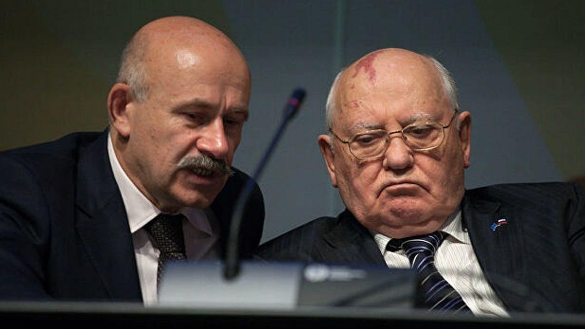 Переводчик Горбачева Пачвел Палажченко Павел Палажченко и Михаил Горбачев