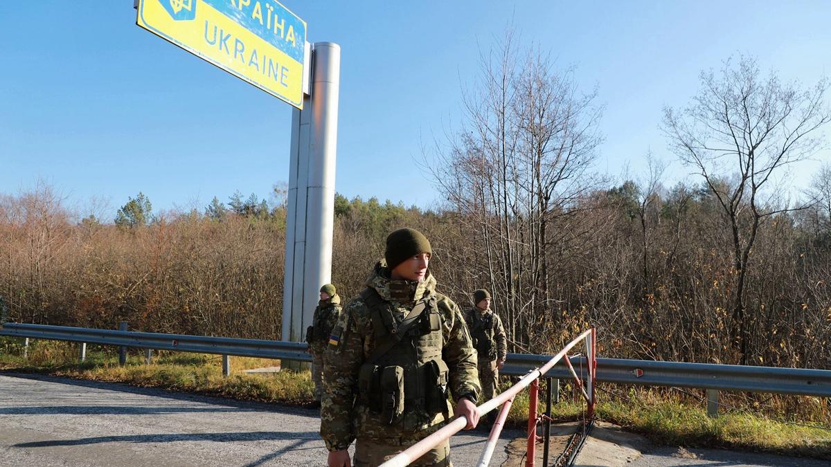 На украино-белорусской границе Украинский пограничник
