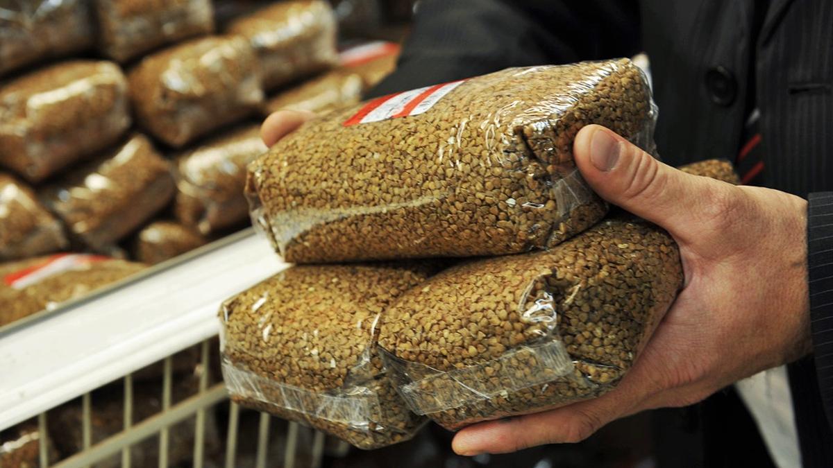 В ГД разрабатывается законопроект о бесплатных продуктовых наборах для малоимущих Пакеты с гречкой