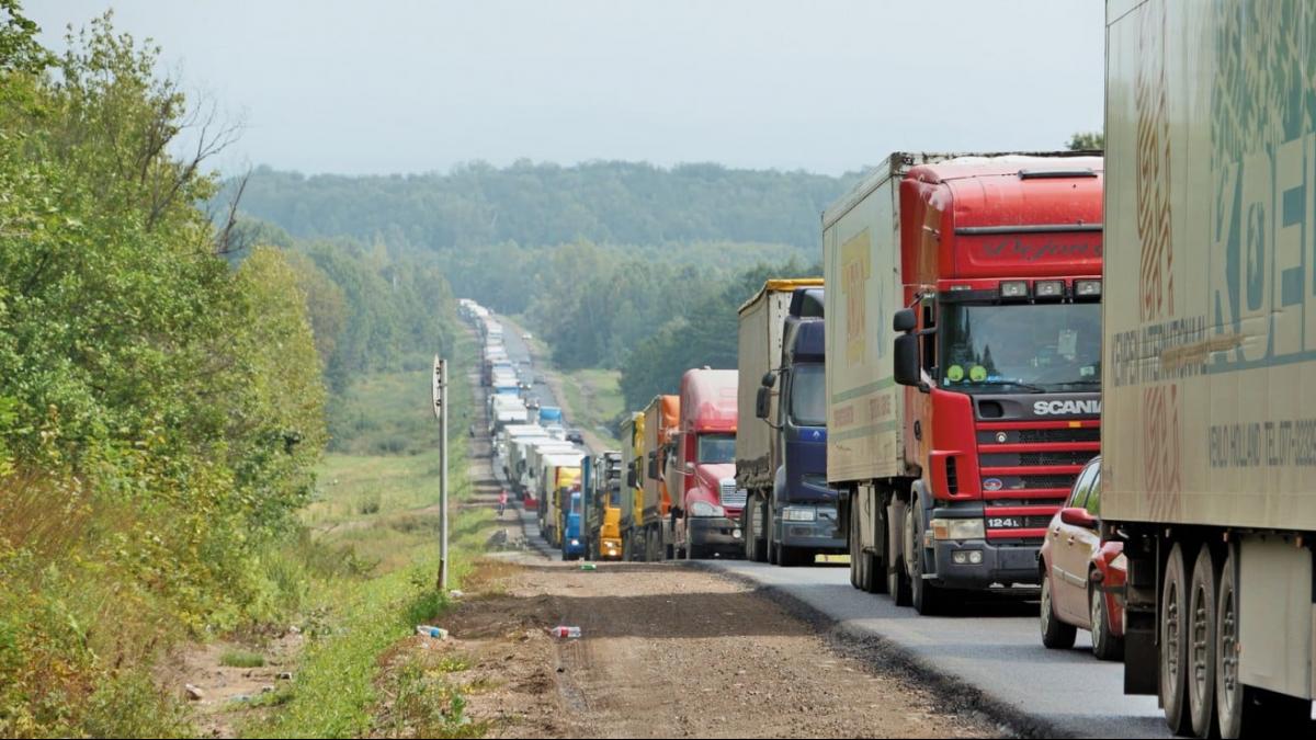 Грузовики на трассе