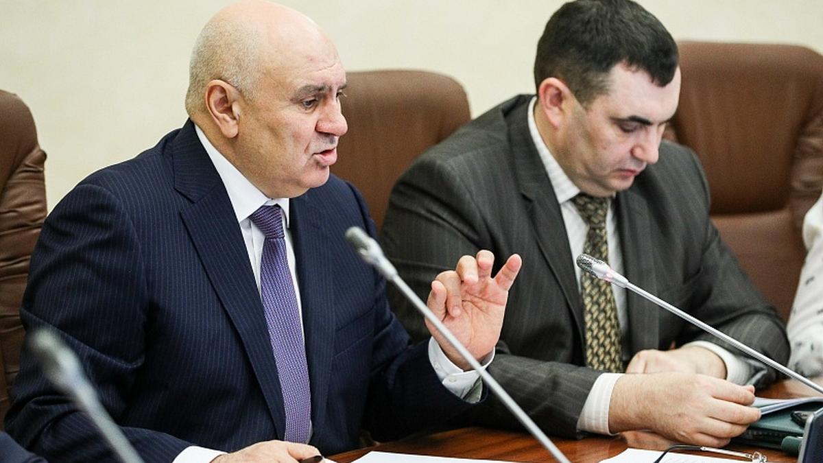 Джамбулат Хатуов провел "Час контроля" по подготовке к весенне-полевым работам в СКФО Джамбулат Хатуов проводит "Час контроля"