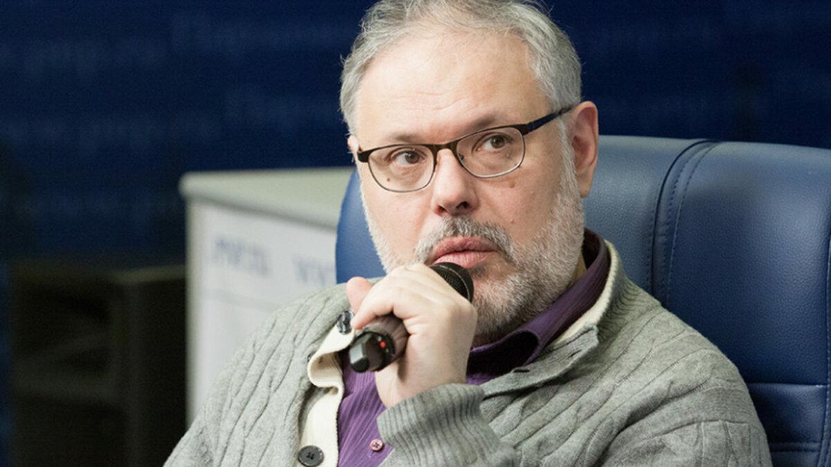 Экономист Михаил Хазин дает интервью михаил хазин