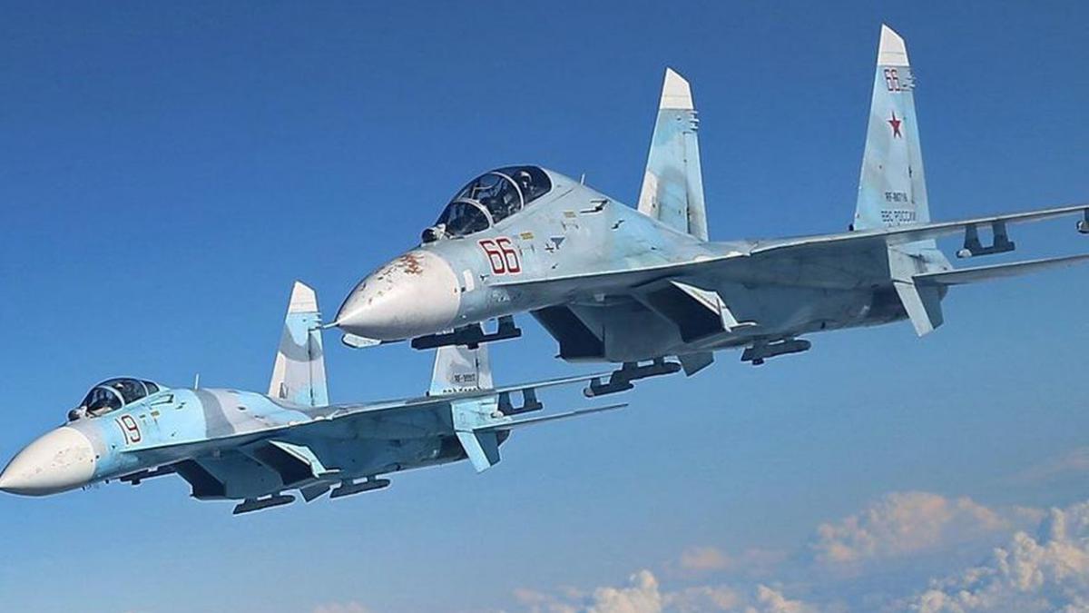 российские Су-27 Су-27 перехватили бомбардировщики США