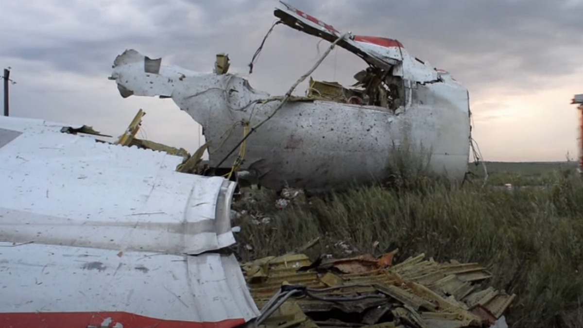 Место крушения малайзийского боинга рейса MH17 Место крушения малайзийского боинга рейса MH17