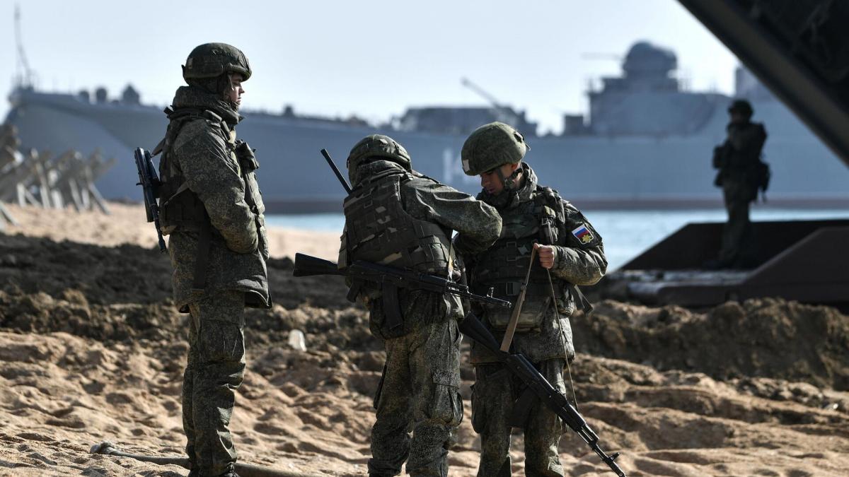 ВС РФ во время военных учений в Крыму ВС РФ во время военных учений в Крыму