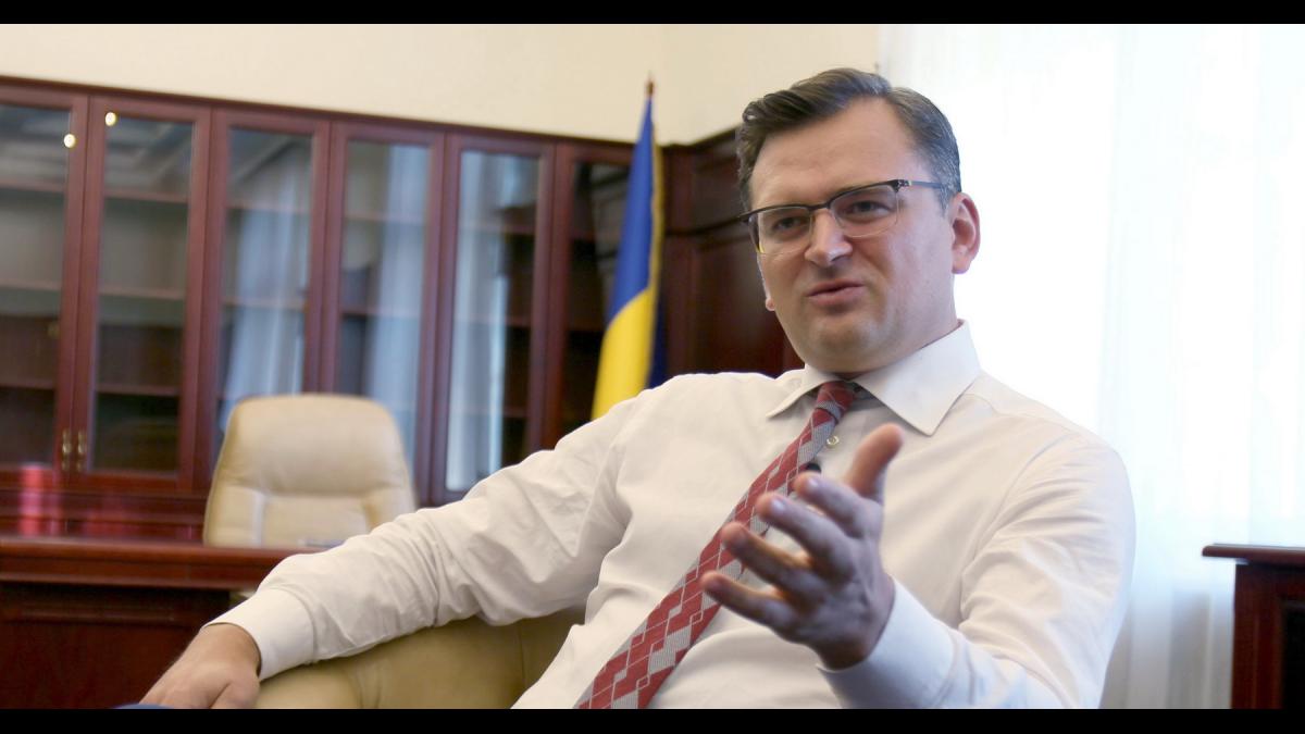 Министр иностранных дел Украины Кулеба Кулеба Украина сидит