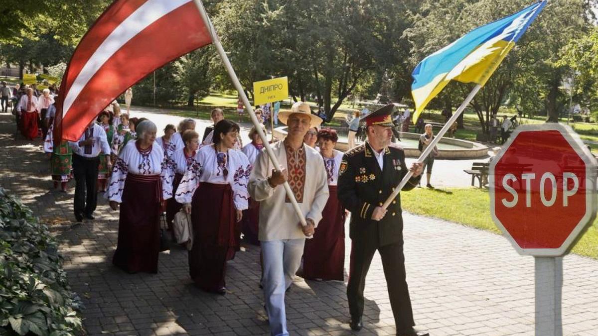 Украинцы со свастикой фото