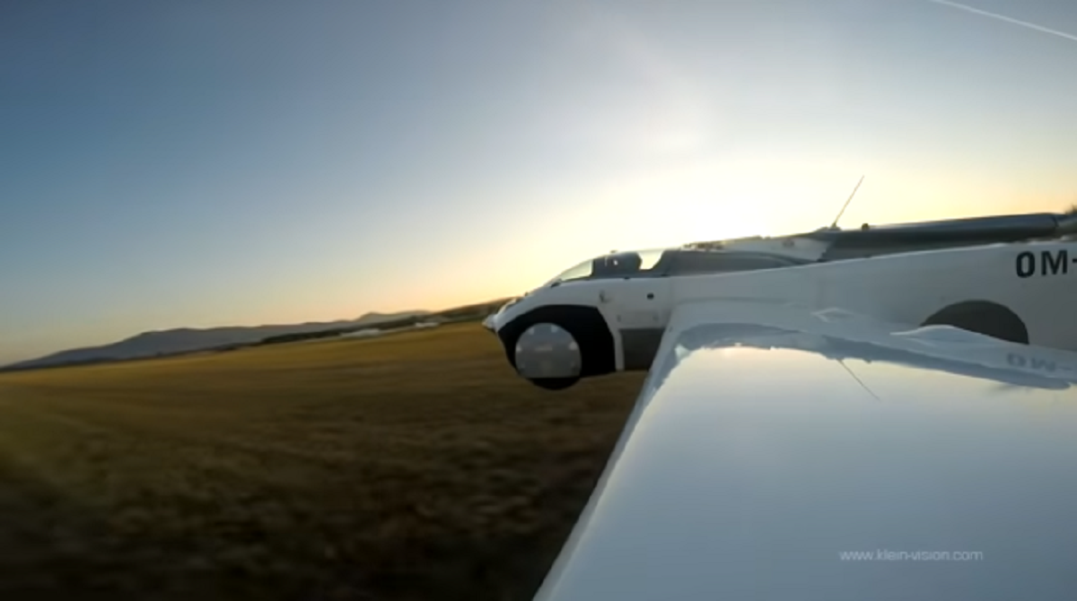 Летающий автомобиль совершил первый междугородный полет в Словакии