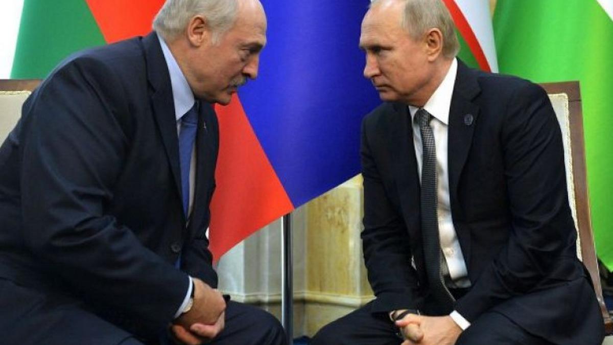 Александр Лукашенко и Владимир Путин на встрече в Сочи Александр Лукашенко и Владимир Путин в Сочи