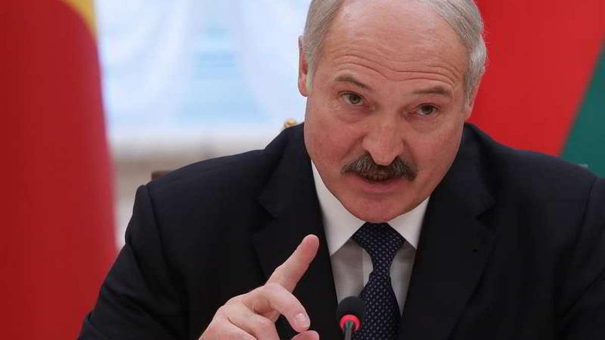 Лукашенко лишил рангов нескольких дипломатов Александр Лукашенко