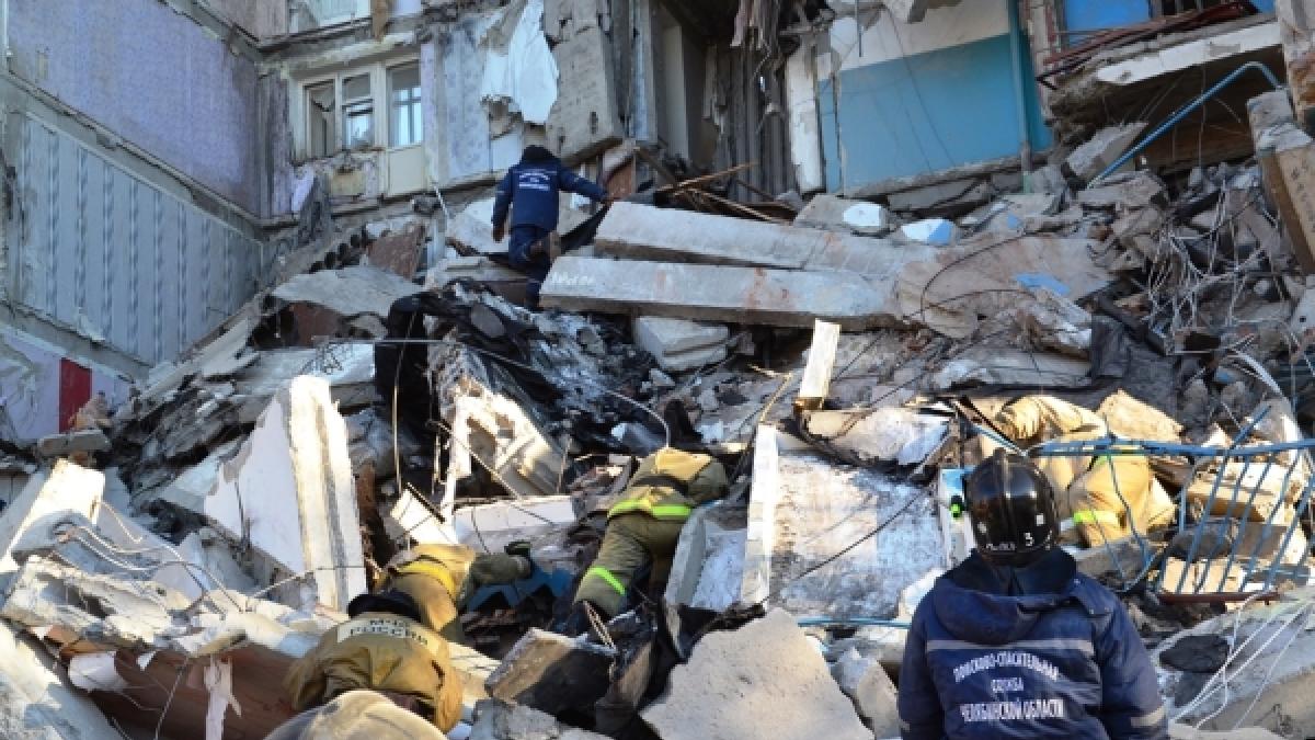 В Магнитогорске под завалами обнаружено еще 3 тела Маггнитогорск_обрушение_подъезда_найдены_тела_погибших