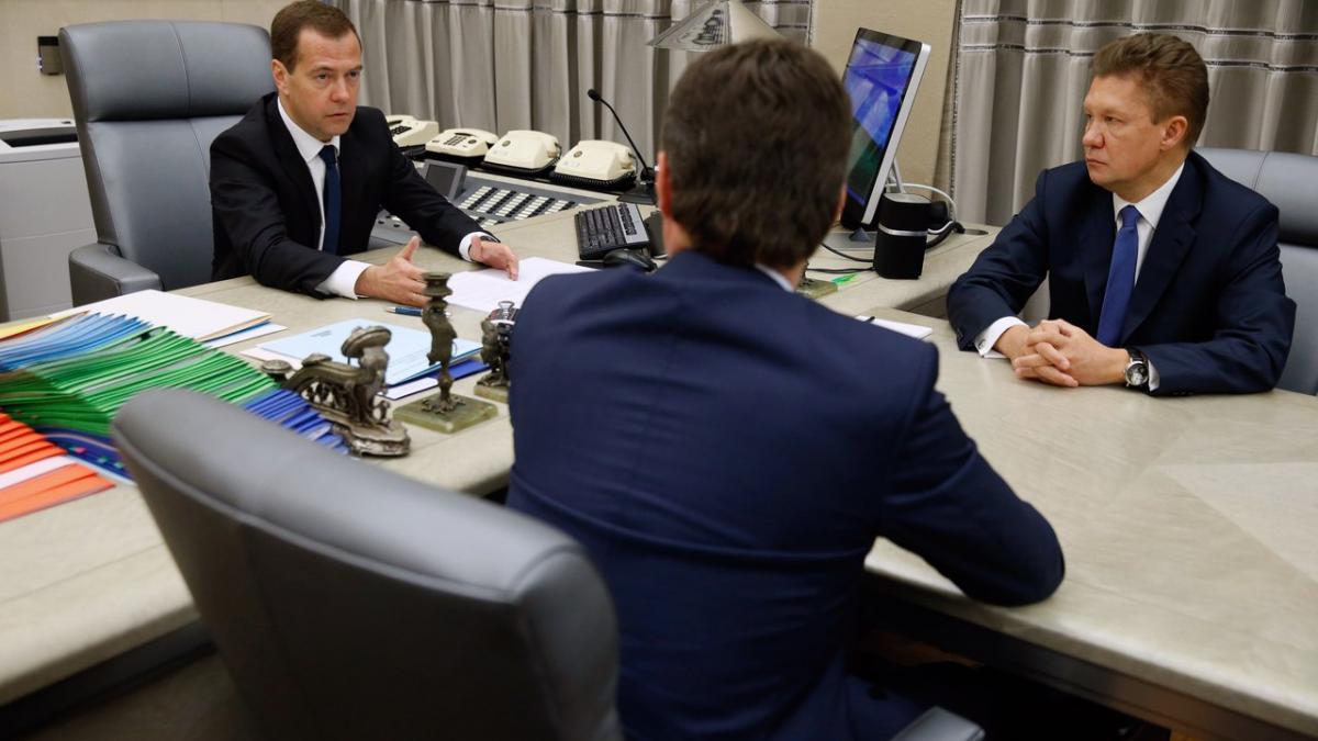 Медведев назвал единственное условие, от которого зависит транзитный контракт для Украины Медведев: продление транзита газа через Украину требует отказа от судебных споров