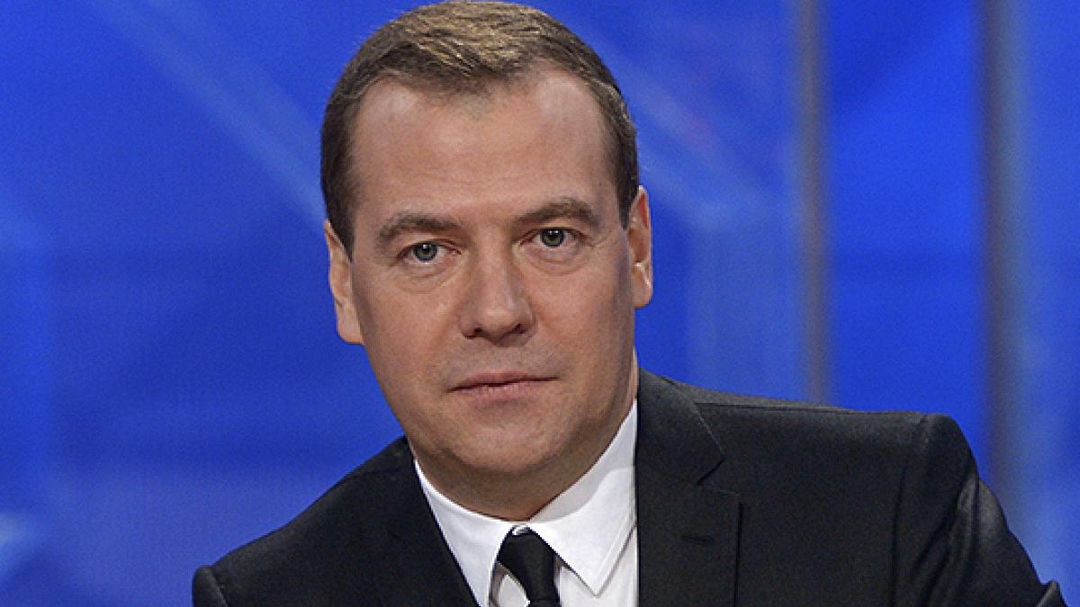 Медведев: РФ подверглась воздействию трех экономических шоков Дмитрий Медведев