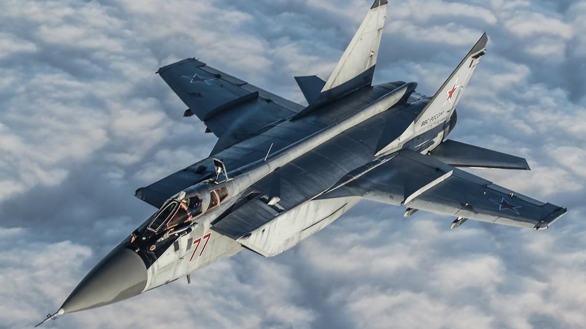Новые самолеты ВКС РФ с гиперзвуковыми ракетами заступят на боевое дежурство в 2022 году самолет вкс рф, МИГ-31
