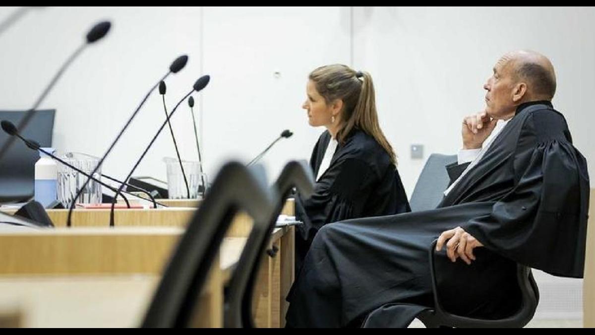 Паре из РФ, предоставившей информацию о MH17, грозит экстрадиция из Нидерландов Нидерланды хотят экстрадировать россиян, сообщивших детали о крушении самолета MH-17 Читайте на WWW.KP.RU: https://www.kp.ru/online/news/4376292/