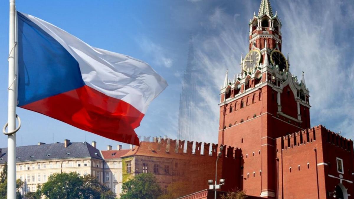 Кремль и флаг Чехии В Болгарии предложили России жесткий ответ на требование Чехии