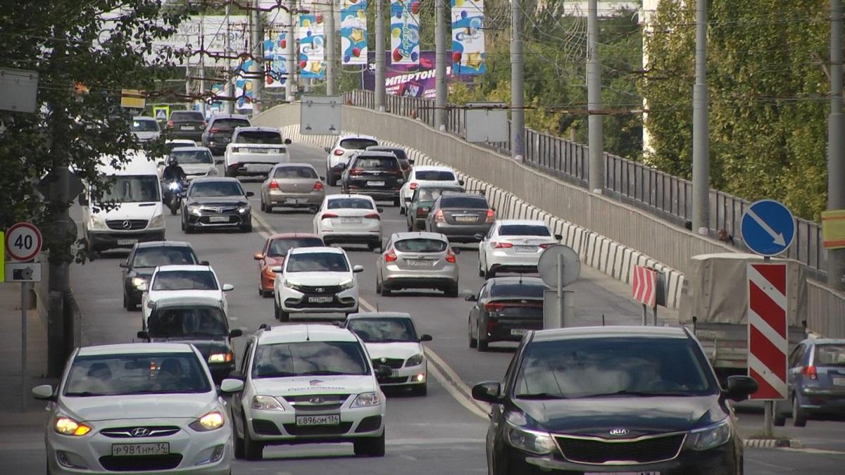 Астраханский мост в Волгограде Астраханский мост в Волгограде